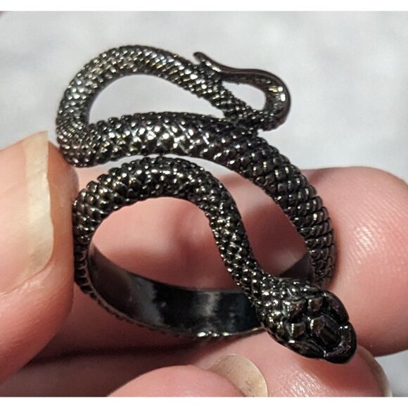Gothic Gunmetal Tone Textured Snake Ring Size 5 1/2 - Picture 13 of 14